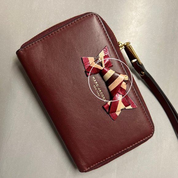 MARC JACOBS - BOW RUBINO - WRIST PHONE WALLET - BURGUNDY / WINE - Picture 7 of 7